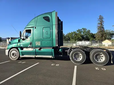 USED 2012 FREIGHTLINER CASCADIA 125