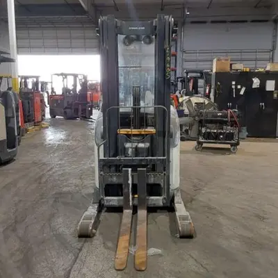 USED 2016 CROWN RR5725-45