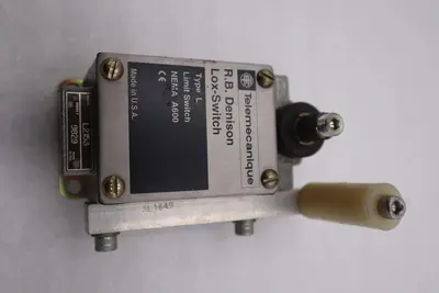 SQUARE D/TELEMECANIQUE  L2153 LIMIT SWITCH-NEW OPEN BOX STK L199CC