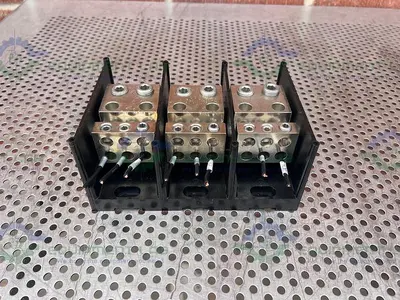 USED ABB OETL-NF200A DISCONNECT SWITCH W/ FERRAZ SHAWMUT 69133 DISTRIBUTION BLOCK
