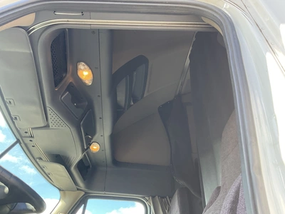 USED 2016 FREIGHTLINER CASDCADIA