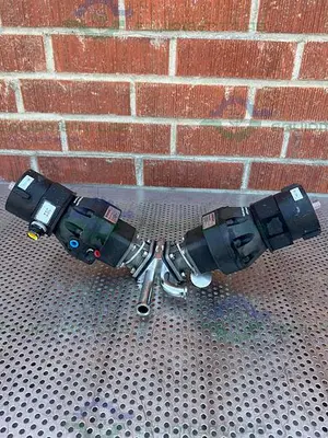 USED LOT OF 2 - ITT PURE FLO 9920 DIAPHRAGM VALVE 90 PSI W/ 3- WAY 3/4" SANITARY FITTINGS
