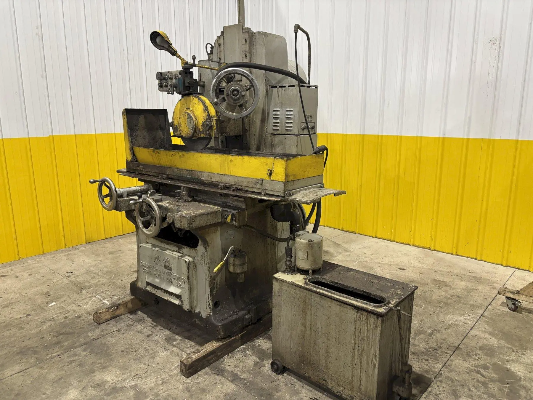 USED GALLMEYER & LIVINGSTON 45CAPACITY ......................... 12" X 24"SPINDLE CENTER TO TABLE .......... 19-1/2"