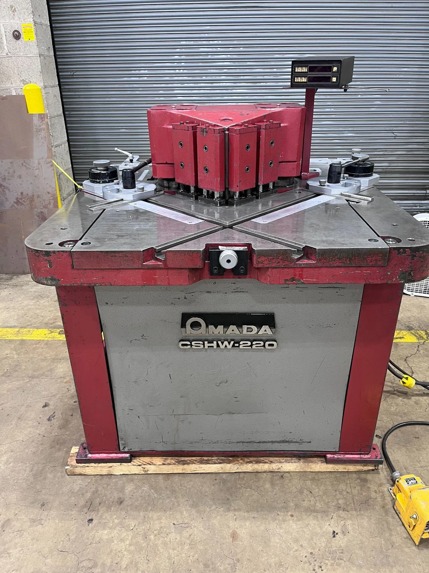 USED AMADA CSHW-220