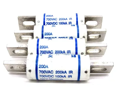 NEW LOT OF 4 FERRAZ SHAWMUT A70QS200-4K SEMI CONDUCTOR FUSE MERSEN A70QS2004K