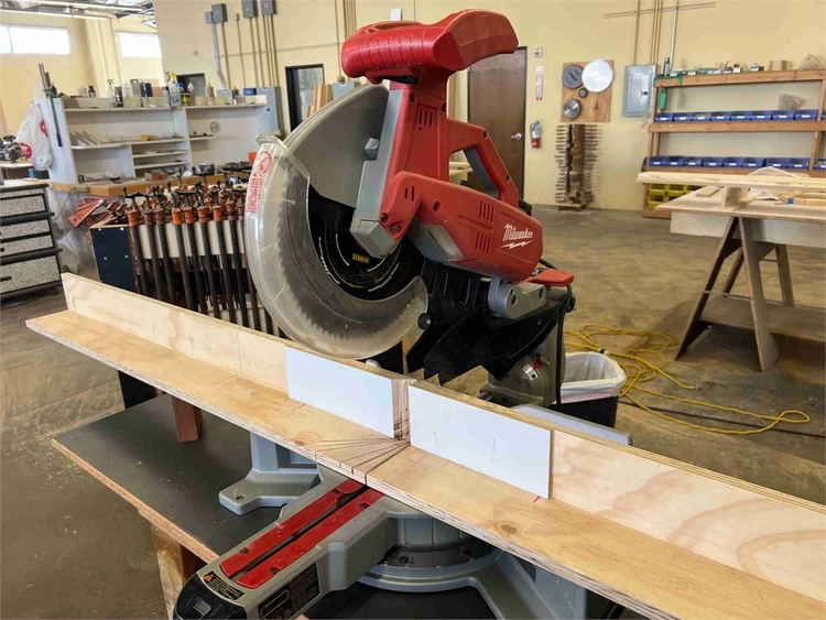 Used MILWAUKEE _UNKNOWN_ Miter Saws California US | MachineryMax #1384790