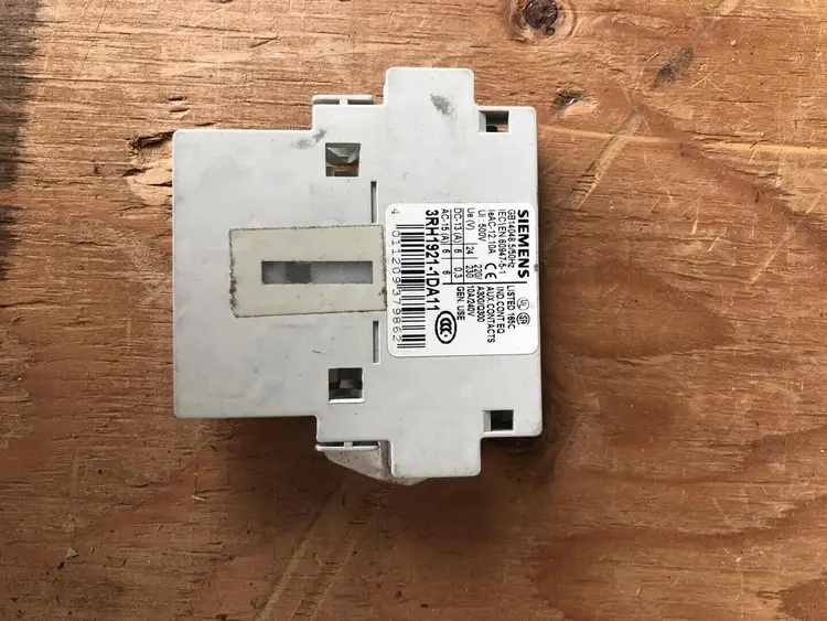 Used SIEMENS 3RH1921-1DA11 Switchgears British Columbia CA | Lenmark #244349