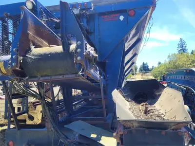 USED 2003 CANAMERICAN STONE SPREADER SOIL KING XL19