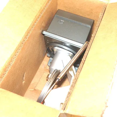 NEW UNITED ELECTRIC F402-6BS-9346 TEMPERATURE SWITCH F402-6BS, F4026BS9346