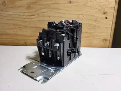 27 Amp, 3 Pole, NEMA1, 110/120 VAC Coil Base Contactor 500F-BOD930