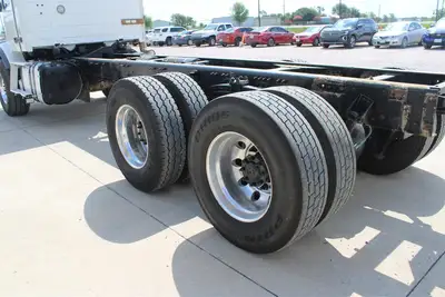Used 2019 VOLVO VHD104B200 Cab Chassis trucks Texas US | Roll Off Truck World #1492007