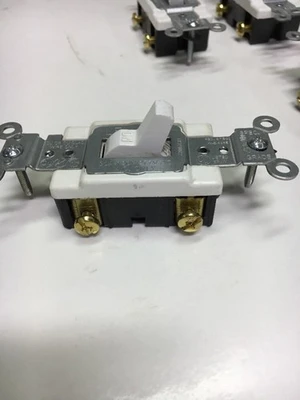 NEW Leviton 1D24S2/1D43E2