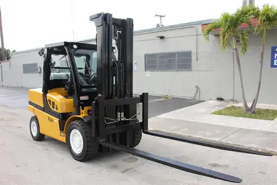 Used 2017 YALE GLP120VX Internal Combustion Forklifts: Pneumatic Tire Florida US | Truck and Van Outlet #1509244