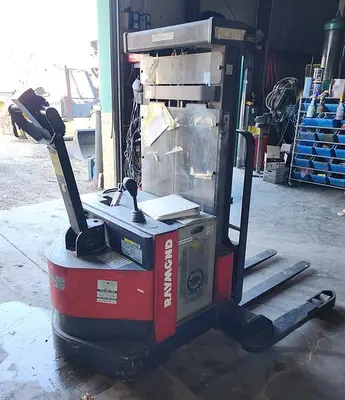 USED 2005 RAYMOND RSS40