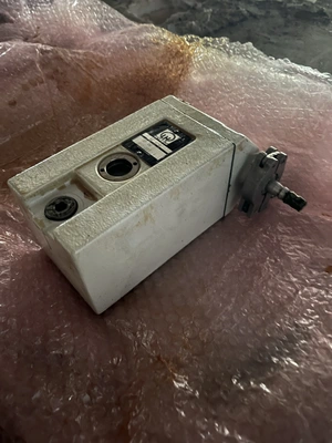 M Braun Glove Box System with Oxygen and H2O Analyzers Mb150b-G-1