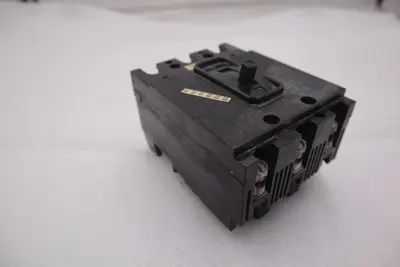 ITE SIEMENS EE3B040 EE3-B040 CIRCUIT BREAKER 40 AMP 3 POLE 240 Volt STOCK B-629
