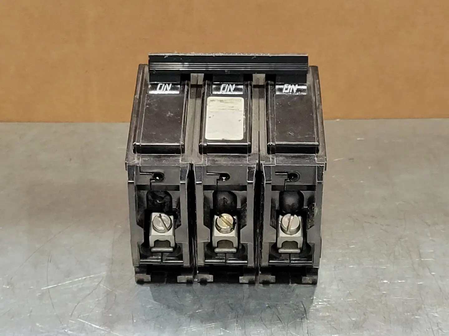 20 Amp, 3 Pole, 120/240 volts Circuit Breaker