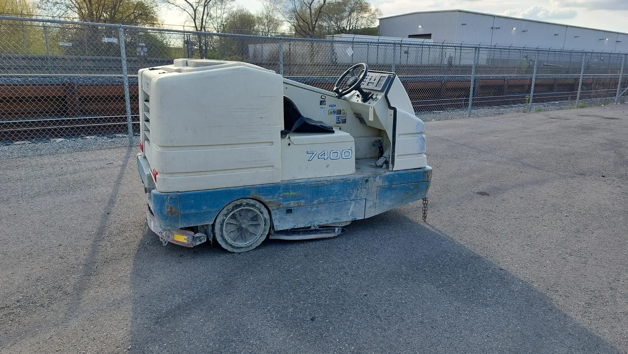 USED TENNANT 7400