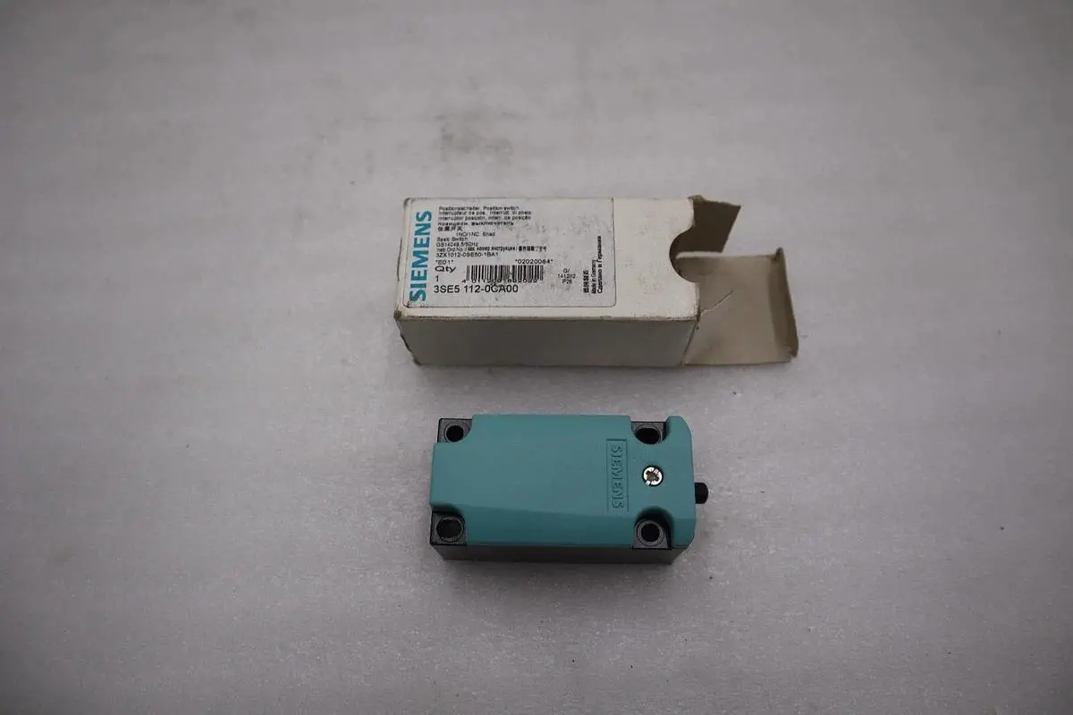 SIEMENS 3SE5112-0CA00 Switch (FIVE AVAILABLE) NEW IN BOX STOCK H247A