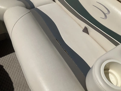USED 2004 BENNINGTON 2280 RL