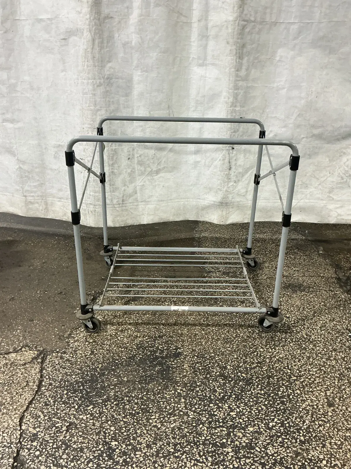 Rubbermaid 8 Bushel X Cart