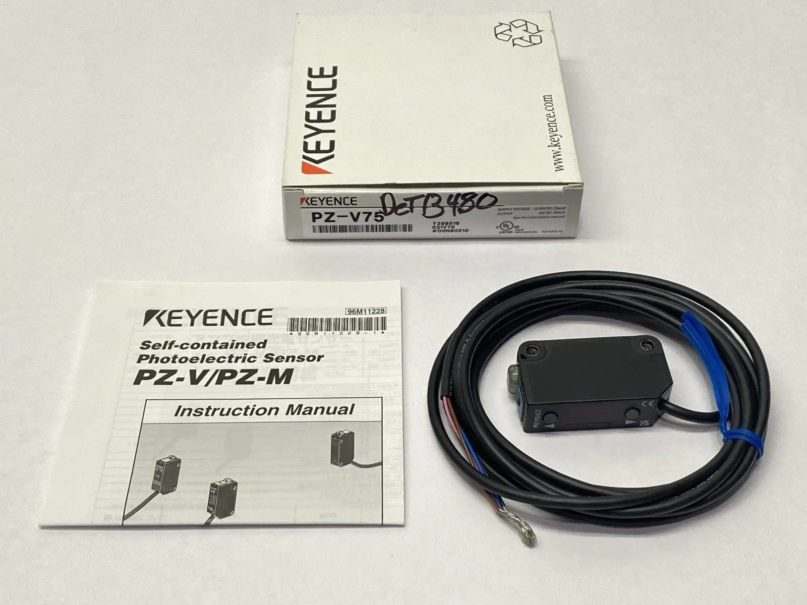 PZ-V75 | Keyence  Built-In Amplifier Photoelectric Sensor Square Reflective - New Other