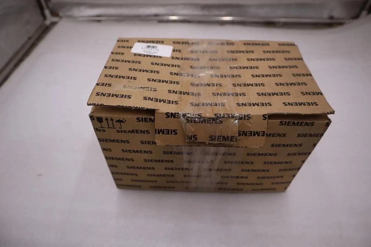 SIEMENS 3VA6110-7HL31-0AA0 / 3VA61107HL310AA0 - NEW - STOCK GF384
