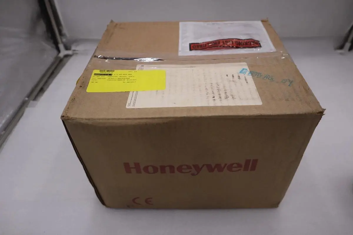 Honeywell STG700 GP Transmitter STG740-E1GS6A-1-A-ADC-11S-A-60A6-00-0000 #G404