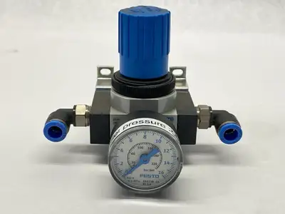 USED FESTO PNEUMATIC PRESSURE REGULATOR 162582 W/ GAUGE