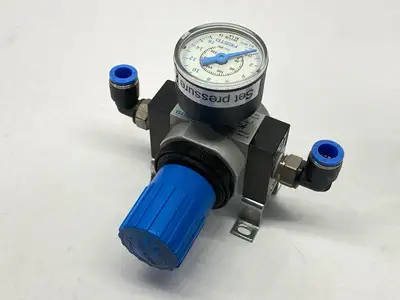 USED FESTO PNEUMATIC PRESSURE REGULATOR 162582 W/ GAUGE