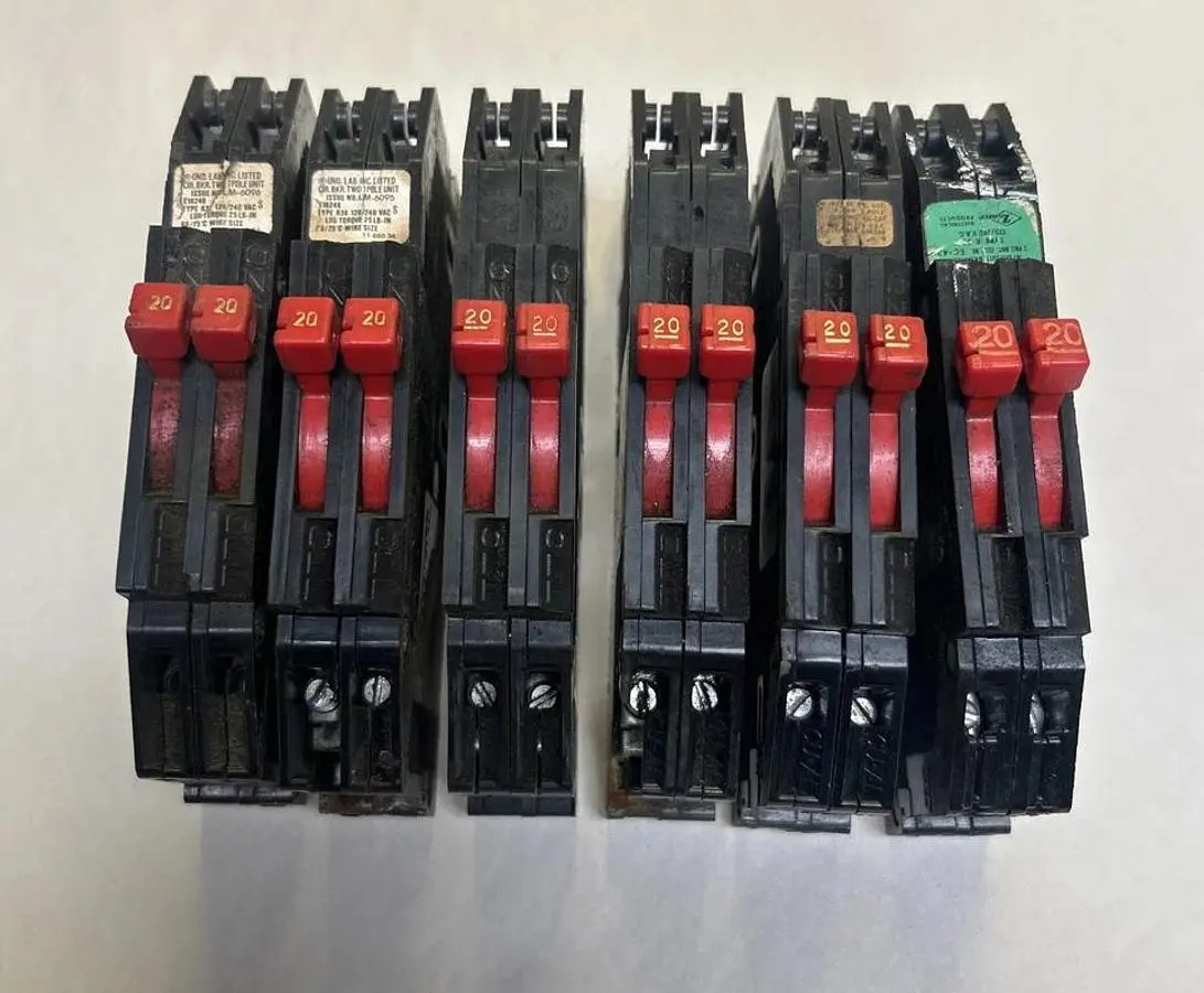 Used CHALLENGER R-38 Circuit Breakers | Surplus Asset Holdings #1188952