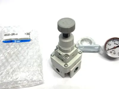 New | in-Stock SMC Precision Pressure Regulator 1/4" NPT w/ Gauge & Bracket Air Pressure Regulators Michigan US | Maverick Industrial Sales #1421830