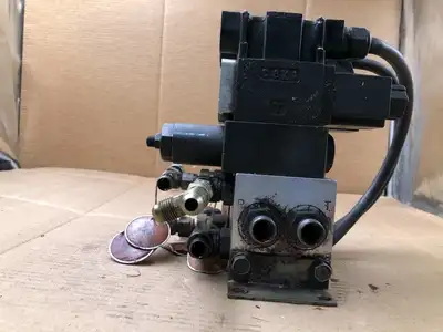 NACHI OG-G01-P-E20 Modular Valve Manifold w/ SS-G01-A3X-R-C115 Solenoids