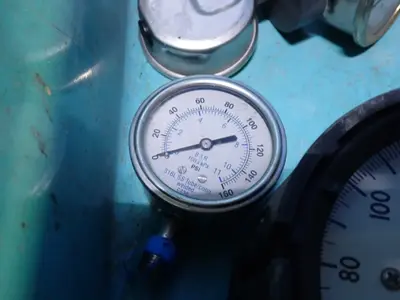 Assorted Pneumatic Pressure Gauges