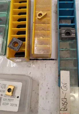ASSORTED CARBIDE TOOLING, INSERTS, AND DRILL BITS KIT (VARIOUS MANUFACTURERS)