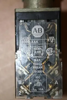 USED ALLEN BRADLEY 800MR-D9 GREEN