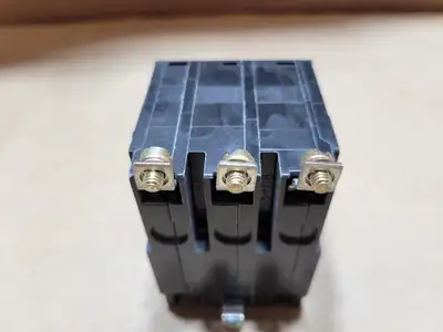 USED SQUARE D QOB330