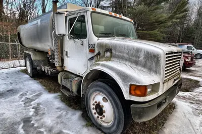Used 2000 INTERNATIONAL 4900 DT466E Fuel & Lube Trucks Pennsylvania US | Proxy Equipment #1385352