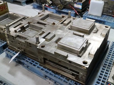 Store Tote lid and base mold