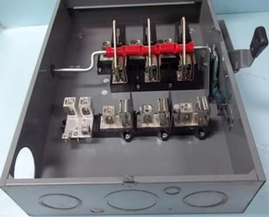 QTY. 1. SQUARE D GENERAL DUTY SAFETY SWITCH 400 A ...