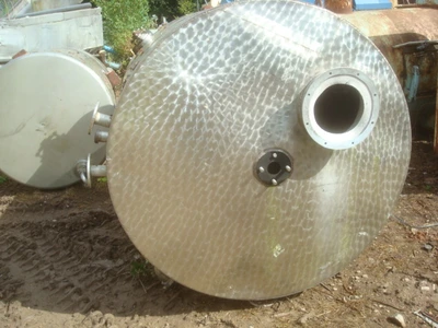 2600 L S/S Enclosed Tank , Side Mixer