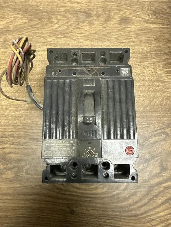 Used GE TEC36015 Circuit Breakers | Surplus Asset Holdings #1189459