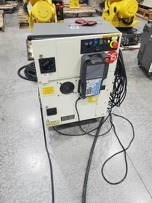 USED 2015 FANUC R-2000IC/210F