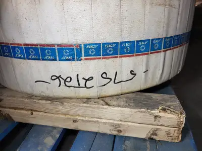 NEW SKF 23196 CA/C3W33