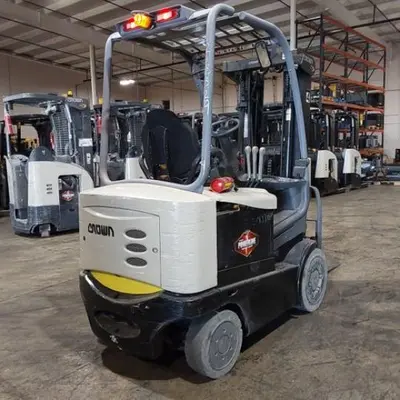 USED 2018 CROWN FC5215-50