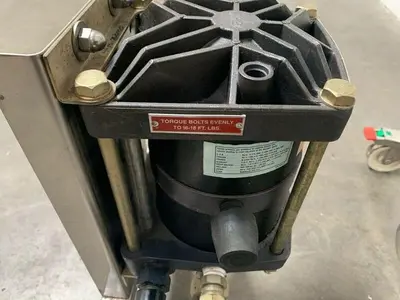 USED DDN PROCESS HPLC PREPARATIVE COLUMN 140 BAR W/ PUMP & GAUGE @ 2000 PSI