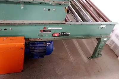 42" WIDE x 100' ROACH POWER DRIVEN ROLLER / BELT CONVEYOR, WITH VFD DRIVE: YOBRO #24712