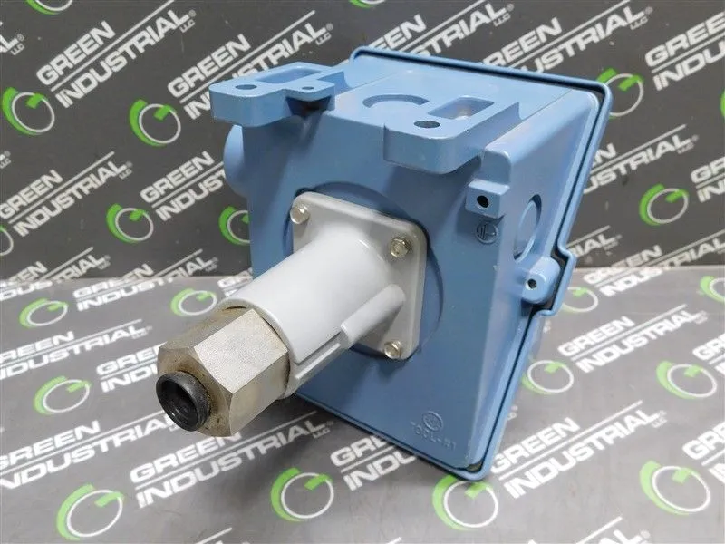 United Electric J402-610 Pressure Switch 100 to 1000 psi 6.9 to 68.9 bar Used