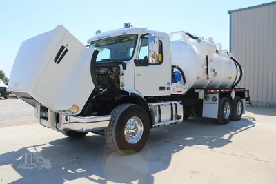 Used 2019 VOLVO VHD64B200 Vacuum Truck Texas US | Roll Off Truck World #1491998