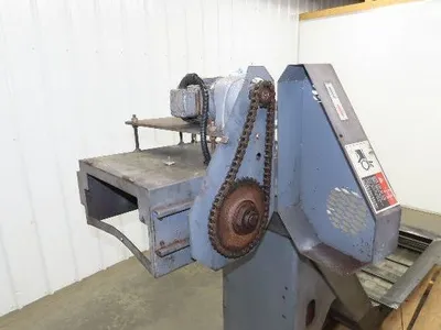 Shin Myung Magnetic Chip Conveyor with Drag Chain Scraper 14"x51" Infeed 220V
